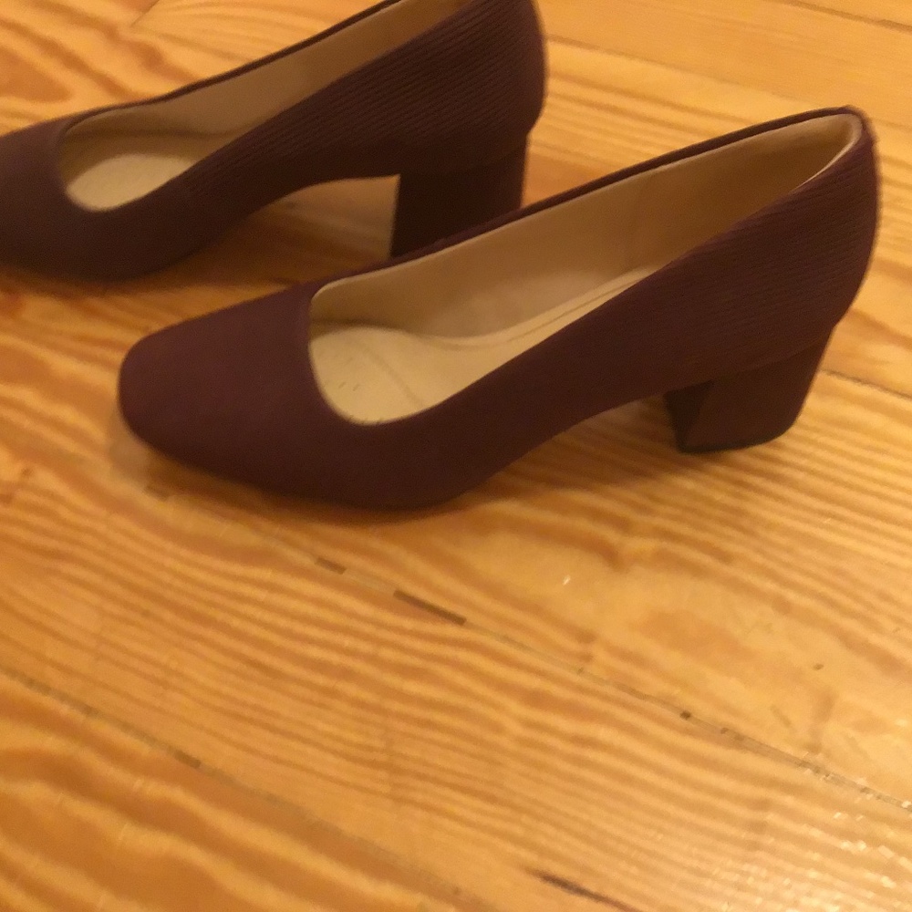 Clarks Burgundy Fabric Shoes - Never Worn - Size 8.5